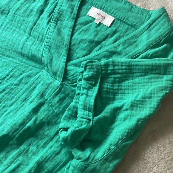 SOLD- XiRENA Avery Top in Nettle Green - Picture 6 of 7